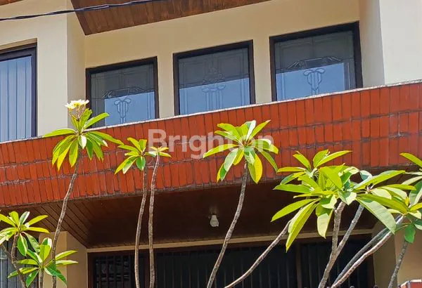 image TURUN HARGA DARI 2,75 M TURUN JADI 2,4 M...AYO BURUAN DIBELI....RUMAH 2 LT  CANTIK, MENARIK, INDAH, BEBAS BANJIR UNTUK KELUARGA BESAR (2)