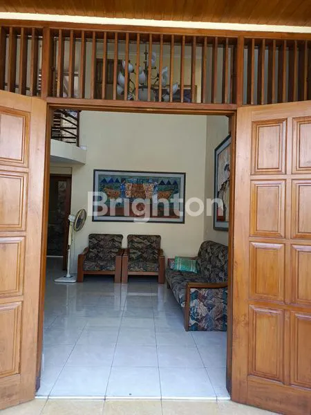 image TURUN HARGA DARI 2,75 M TURUN JADI 2,4 M...AYO BURUAN DIBELI....RUMAH 2 LT  CANTIK, MENARIK, INDAH, BEBAS BANJIR UNTUK KELUARGA BESAR (3)