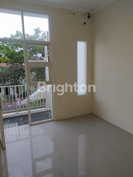 image RUMAH BARU DI GREEN LAKE NATURAL LIVING SURABAYA (7)