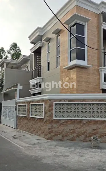 image RUMAH MEWAH 2 LANTAI KARANGASEM UMS (1)