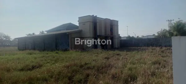 DIJUAL TANAH DAN BANGUNAN DI TEPI JALAN