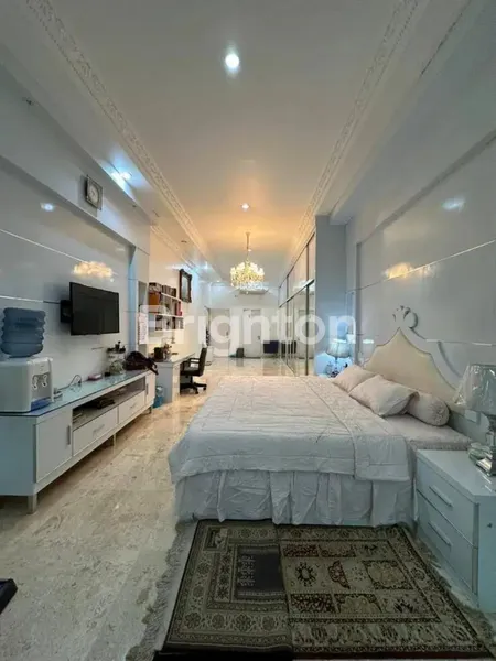 image RUMAH MEWAH DI JATI PADANG – HUNIAN IDAMAN UNTUK KELUARGA (7)