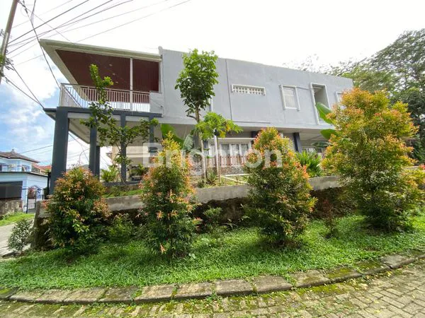 image [FOR RENT] RUMAH HOOK MEWAH 8 KAMAR – FULL FURNISHED DI KOMPLEK ELITE (2)