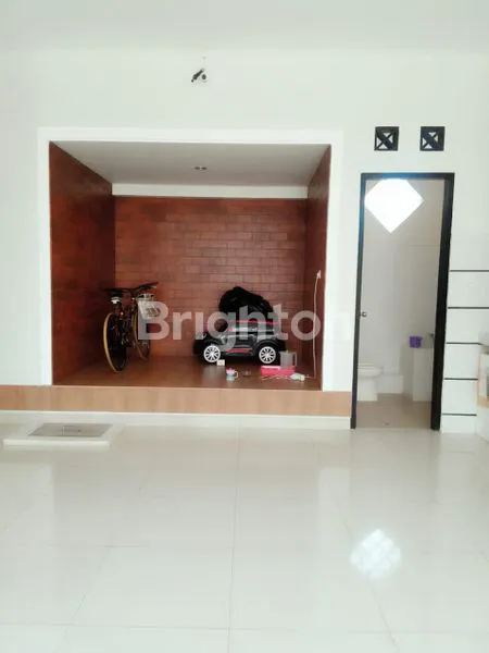 image PURI GADING  RUMAH BESAR DI LAHAN 400 M² BAGUS 2 ½ LANTAI 7BR FURNISHED (6)
