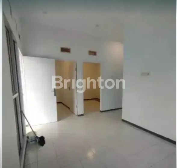 image RUMAH STRATEGIS ROYAL KARAWACI 80M² - BUTUH UANG, HARGA NEGO! (4)