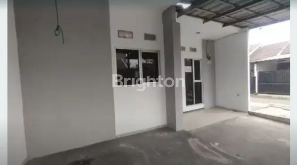 image RUMAH STRATEGIS ROYAL KARAWACI 80M² - BUTUH UANG, HARGA NEGO! (2)