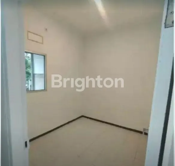 image RUMAH STRATEGIS ROYAL KARAWACI 80M² - BUTUH UANG, HARGA NEGO! (5)