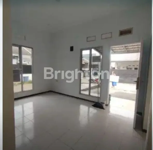 image RUMAH STRATEGIS ROYAL KARAWACI 80M² - BUTUH UANG, HARGA NEGO! (3)