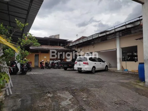 image DIJUAL TANAH PLUS BANGUNAN POSISI HOOK SANGAT STRATEGIS DI JL KALIURANG CATURTUNGGAL DEPOK SLEMAN YOGYAKARTA (2)