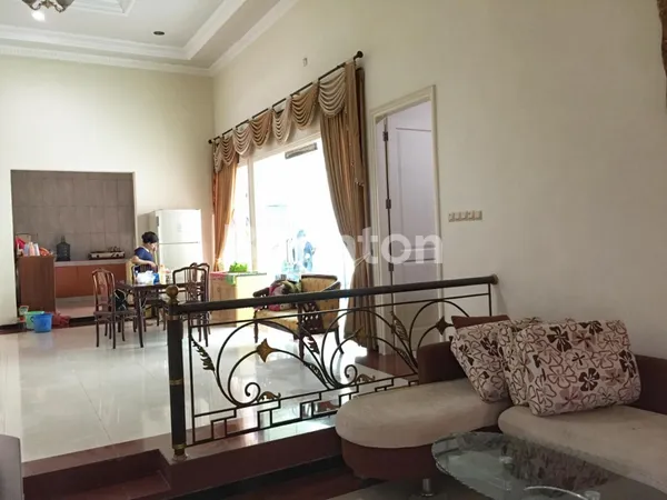 image DIJUAL RUMAH HOOK MANYAR INDAH (6)