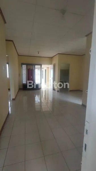 image RUMAH CANTIK MINIMALIS DI KOMPLEK WIKA, BALIKPAPAN (2)