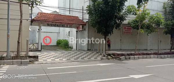image RUMAH KOMERSIL STRATEGIS DI MAYJEND SUNGKONO, PARKIR LUAS (2)