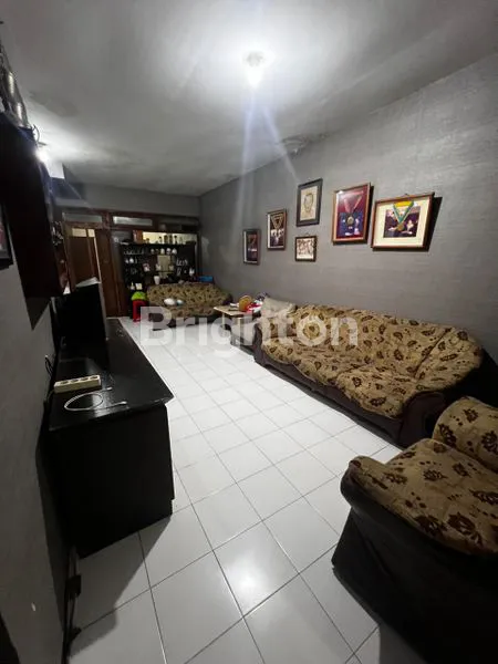 image RUMAH LUAS 200M² DI RUNGKUT MEJOYO, 7KT 3KM, SHM LENGKAP (3)