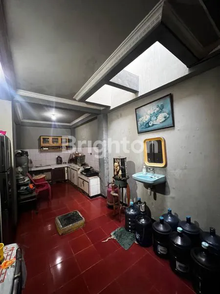 image RUMAH LUAS 200M² DI RUNGKUT MEJOYO, 7KT 3KM, SHM LENGKAP (5)
