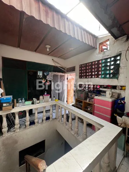 image RUMAH LUAS 200M² DI RUNGKUT MEJOYO, 7KT 3KM, SHM LENGKAP (8)