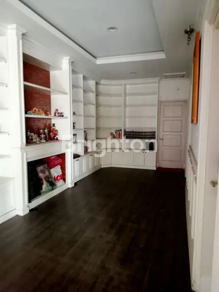 image DIJUAL RUMAH MEWAH 3 LANTAI DI KOMPLEKS DPRD JAKARTA TIMUR. ADA KOLAM RENANG (7)