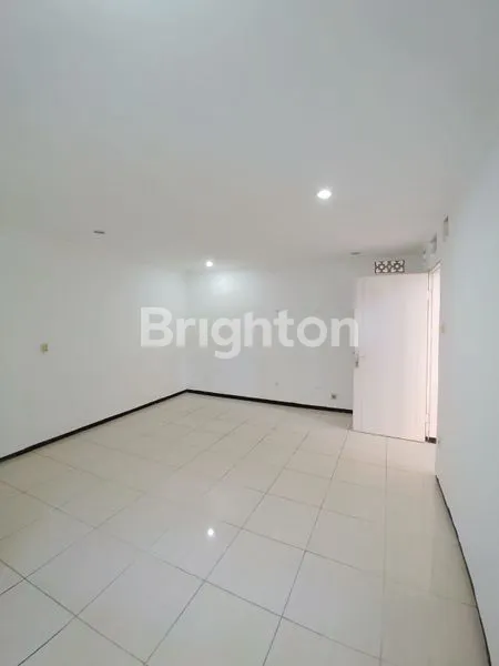 image RUMAH MEWAH 2 LANTAI DEKAT KAMPUS PAKUAN, SIAP HUNI, SHM (8)