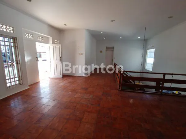 image RUMAH MEWAH 2 LANTAI DEKAT KAMPUS PAKUAN, SIAP HUNI, SHM (2)