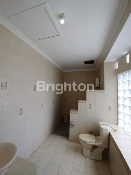 image RUMAH MEWAH 2 LANTAI DEKAT KAMPUS PAKUAN, SIAP HUNI, SHM (5)