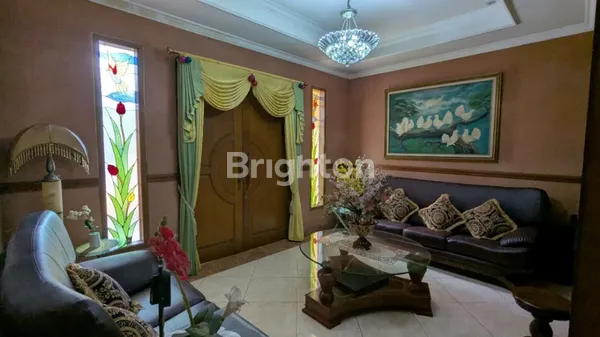 image RUMAH MEWAH 3 LANTAI DI JATIWARINGIN PONDOK GEDE - TURUN HARGA 3,6M ---> 2,35 M, DEKAT TOL & LRT! (4)