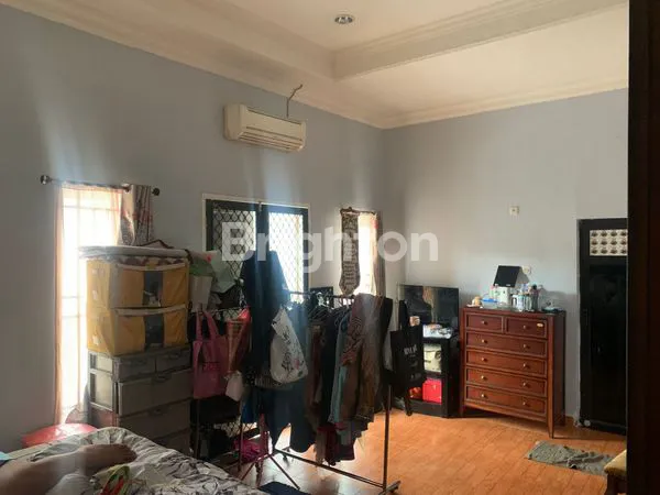 image RUMAH 2 LAMTAI SIAP HUNI  DEPAN MALL PANAKUKANG MAKASSAR (3)