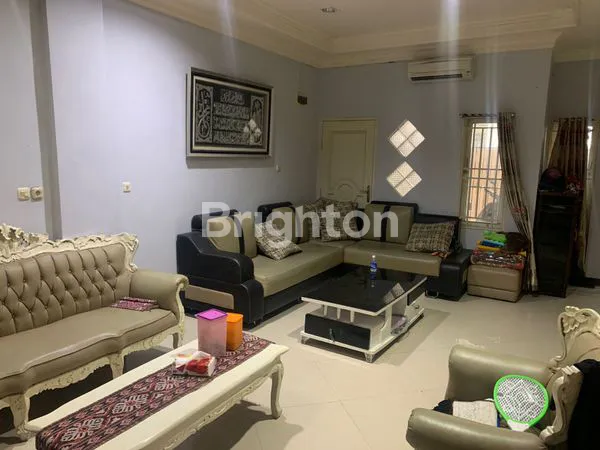 image RUMAH 2 LAMTAI SIAP HUNI  DEPAN MALL PANAKUKANG MAKASSAR (2)