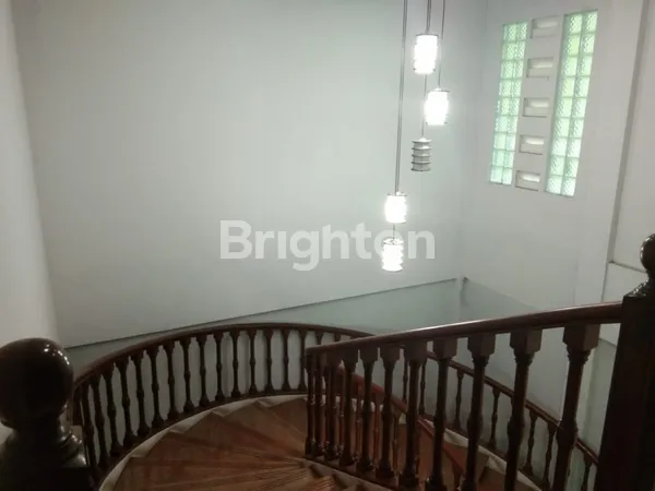 image RUMAH LUAS DAN STRATEGIS DI PONDOK KELAPA BARAT, JAKARTA TIMUR (6)