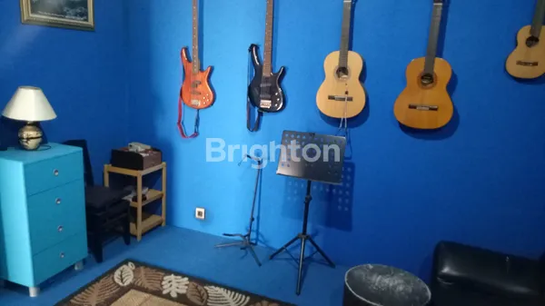 image RUMAH MEWAH 2 LANTAI DI KEMANG PRATAMA 2 BEKASI – SHM, 3,5 M (6)