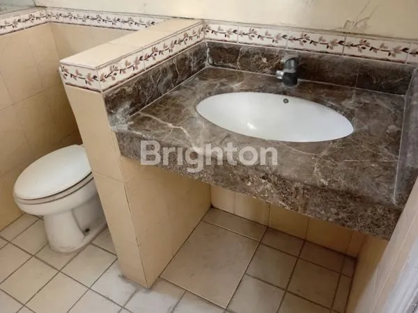 image RUMAH MEWAH HOOK DISEWAKAN DEKAT HARRIS HOTEL KOTA MALANG BALEARJOSARI (6)