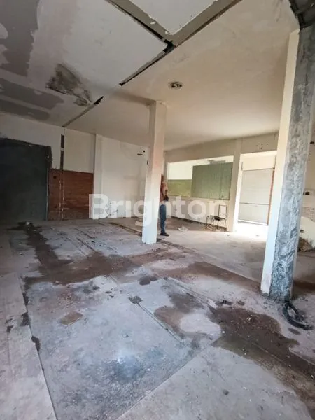 image TOKO STRATEGIS AREA PADA TURIS DEKET PANTAI KUTA (2)