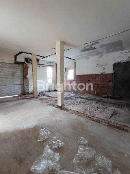 image TOKO STRATEGIS AREA PADA TURIS DEKET PANTAI KUTA (6)