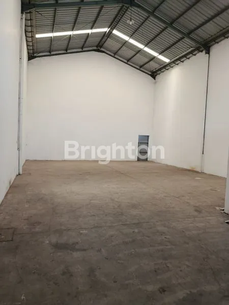 image GUDANG PREMIUM SIAP PAKAI DEKAT TOL BANYU URIP SURABAYA (4)