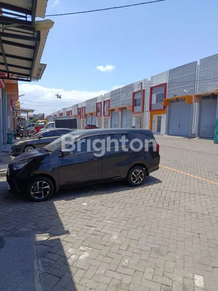 image GUDANG PREMIUM SIAP PAKAI DEKAT TOL BANYU URIP SURABAYA (7)