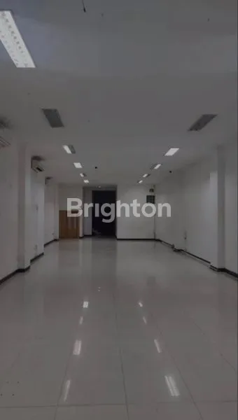 RUKO 3,5 LANTAI SIAP PAKAI DI SEMARANG TENGAH. ADA LAHAN PARKIR