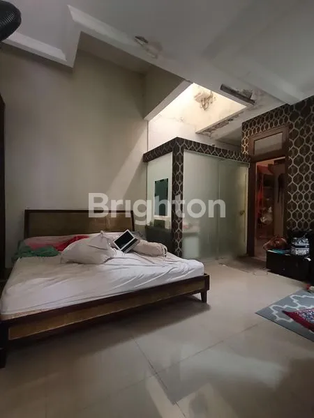 image HUNIAN STRATEGIS 5KT 3KM DI MERUYA, 2 GARASI, SEMI-FURNISHED (4)