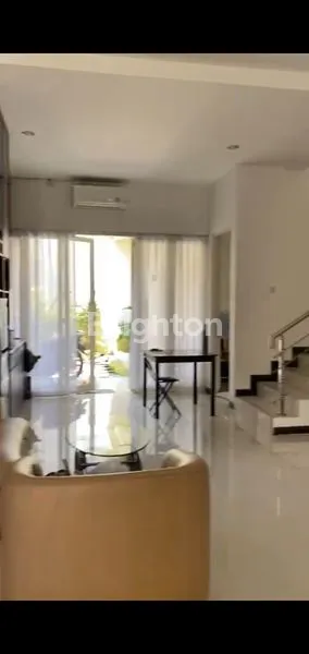 RUMAH MEWAH 2 LANTAI SEMI FURNISH DI DARMO SATELIT SURABAYA