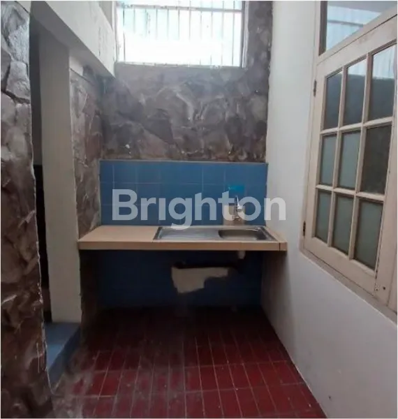 image RUKO STRATEGIS DI PUSAT KOTA MALANG EKS BANK DILENGKAPI DENGAN RUANG KHASANAH COCOK UNTUK BERBAGAI USAHA  (2)