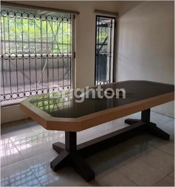 image RUKO STRATEGIS DI PUSAT KOTA MALANG EKS BANK DILENGKAPI DENGAN RUANG KHASANAH COCOK UNTUK BERBAGAI USAHA  (3)