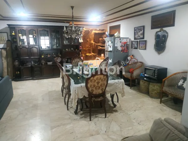 image RUMAH DI LOKASI STRATEGIS RADIO DALAM - JAKARTA SELATAN TURUN HARGA DARI 5.5 M (3)