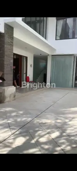 image VILA MEWAH 2 LANTAI DI SEMINYAK (7)