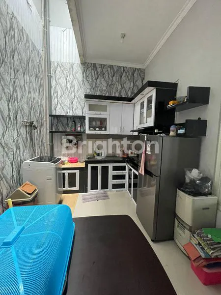 image RUMAH CANTIK DAN MEWAH TENGAH KOTA, 2 LT, 3 KT, SIAP HUNI (7)