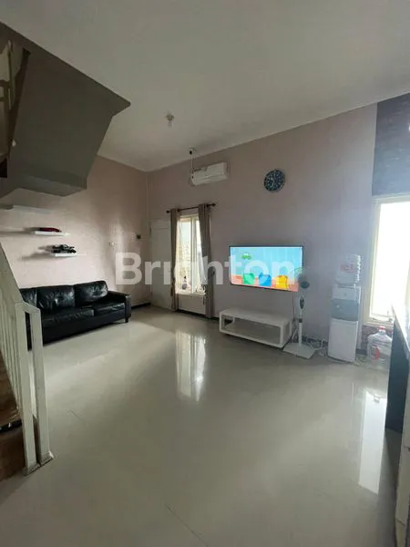 image RUMAH CANTIK DAN MEWAH TENGAH KOTA, 2 LT, 3 KT, SIAP HUNI (8)