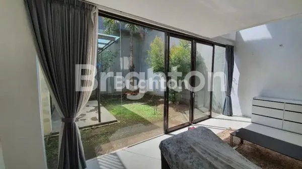 image RUMAH SIAP HUNI MINIMALIST GRAHA FAMILI SURABAYA BARAT (7)