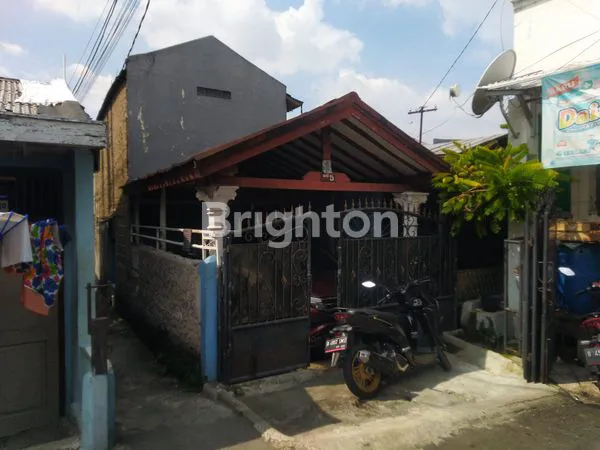 image RUMAH TUA LOKASI STRATEGIS DI PENINGKATAN IV, MENTENG DALAM, COCOK UNTUK RENOVASI DAN INVESTASI - LOKASI EMAS! (2)