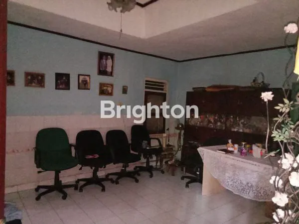 image RUMAH TUA LOKASI STRATEGIS DI PENINGKATAN IV, MENTENG DALAM, COCOK UNTUK RENOVASI DAN INVESTASI - LOKASI EMAS! (6)