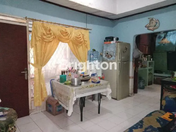 image RUMAH TUA LOKASI STRATEGIS DI PENINGKATAN IV, MENTENG DALAM, COCOK UNTUK RENOVASI DAN INVESTASI - LOKASI EMAS! (4)