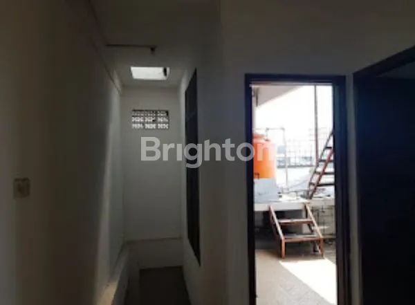 image RUMAH 4 LANTAI STRATEGIS DI JELAMBAR, SIAP HUNI & USAHA (5)