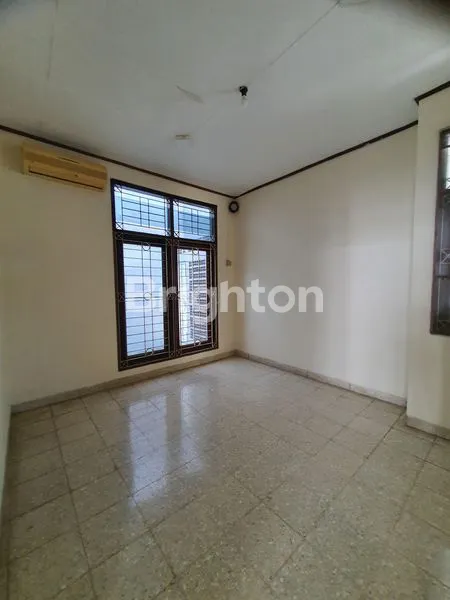 image RUMAH SEWA TAMAN SUNRISE GARDEN RUMAH 1 LANTAI TIDAK PERNAH BANJIR (8)