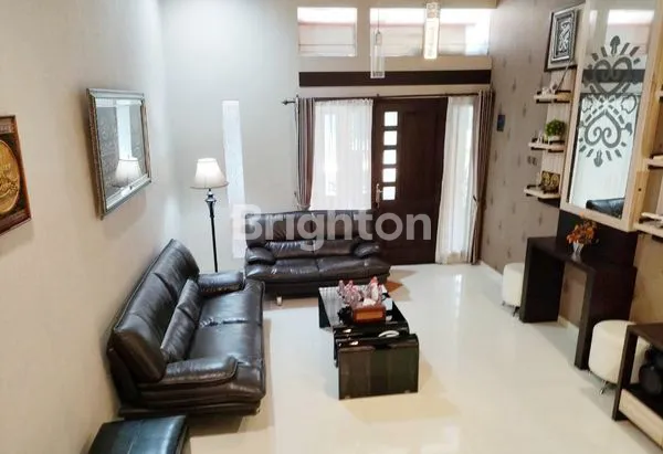 image RUMAH 2 LANTAI FURNISHED, FULL JATI KUSEN DAN PINTU, LOKASI STRATEGIS TENGAH KOTA, PERUMAHAN PANDANWANGI ROYAL PARK, SIMPANG SULFAT UTARA, MALANG KOTA, JAWA TIMUR (3)