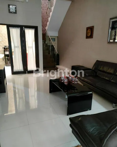 image RUMAH 2 LANTAI FURNISHED, FULL JATI KUSEN DAN PINTU, LOKASI STRATEGIS TENGAH KOTA, PERUMAHAN PANDANWANGI ROYAL PARK, SIMPANG SULFAT UTARA, MALANG KOTA, JAWA TIMUR (4)